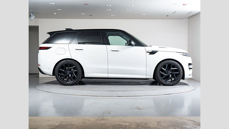 2023 認定中古車 Land Rover Range Rover Sport フジホワイト 3.0リッター6気筒300PSターボチャージドディーゼルMHEV（オートマチック） DYNAMIC HSE