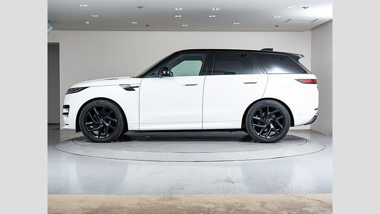 2023 認定中古車 Land Rover Range Rover Sport フジホワイト 3.0リッター6気筒300PSターボチャージドディーゼルMHEV（オートマチック） DYNAMIC HSE