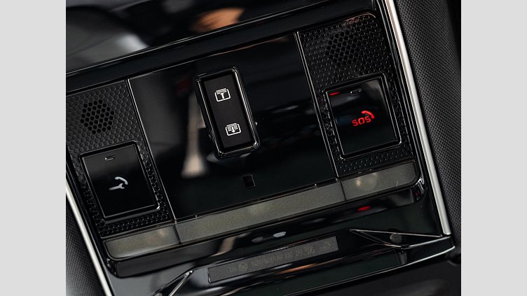 2023 認定中古車 Land Rover Range Rover Sport フジホワイト 3.0リッター6気筒300PSターボチャージドディーゼルMHEV（オートマチック） DYNAMIC HSE