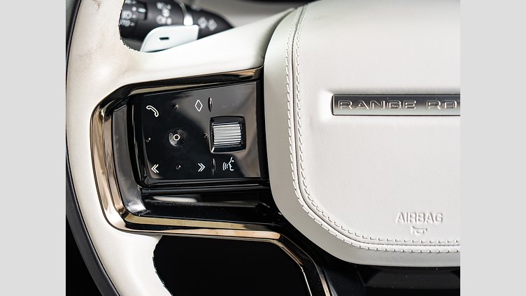 2023 認定中古車 Land Rover Range Rover Sport フジホワイト 3.0リッター6気筒300PSターボチャージドディーゼルMHEV（オートマチック） DYNAMIC HSE