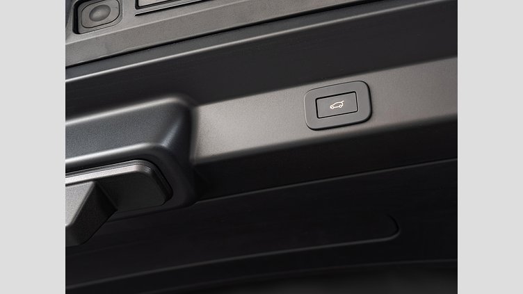 2023 認定中古車 Land Rover Range Rover Sport フジホワイト 3.0リッター6気筒300PSターボチャージドディーゼルMHEV（オートマチック） DYNAMIC HSE