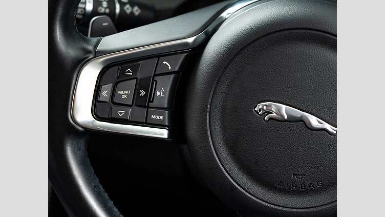 2016 認定中古車 Jaguar F-Pace Loire Blue 3.0L　V6SC Rスポーツ　35ｔ