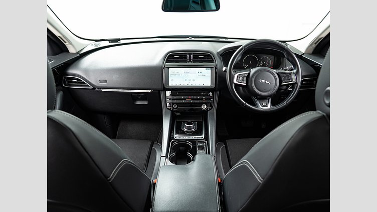 2016 認定中古車 Jaguar F-Pace Loire Blue 3.0L　V6SC Rスポーツ　35ｔ