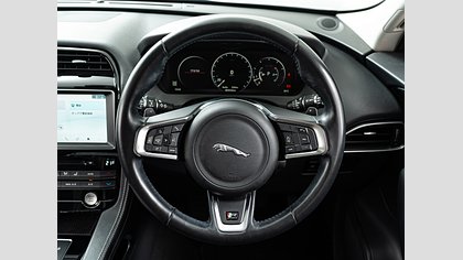 F-Pace 20