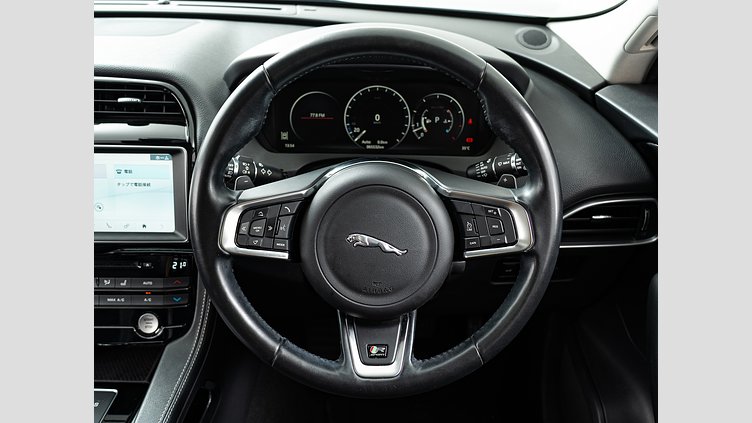 2016 認定中古車 Jaguar F-Pace Loire Blue 3.0L　V6SC Rスポーツ　35ｔ
