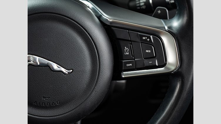 2016 認定中古車 Jaguar F-Pace Loire Blue 3.0L　V6SC Rスポーツ　35ｔ