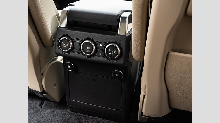2019 認定中古車 Land Rover Discovery Yulong White 3.0 V6 Dsl Mono Turbo Std Flow HSE　3.0ｄ　7人乗り