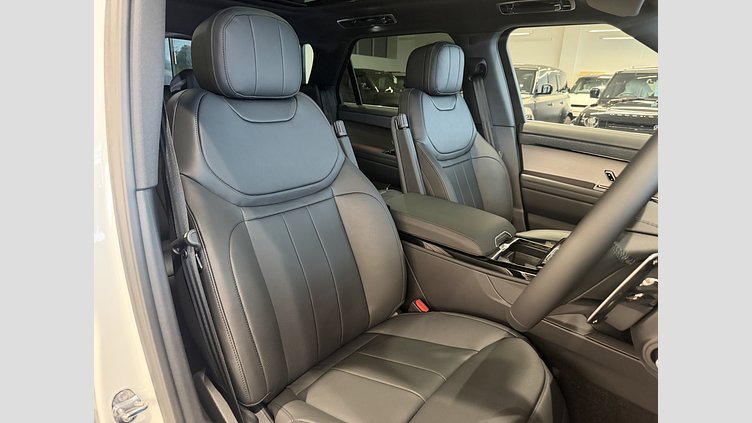 2025 認定中古車 Land Rover Range Rover Sport フジホワイト D300マイルドハイブリッド スタンダードホイールベース Dynamic SE