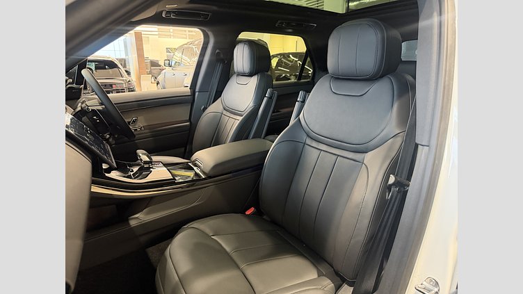 2025 認定中古車 Land Rover Range Rover Sport フジホワイト D300マイルドハイブリッド スタンダードホイールベース Dynamic SE