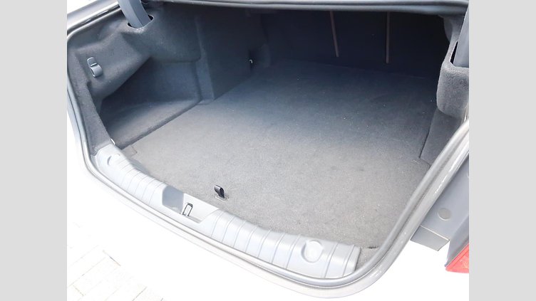 2016 認定中古車 Jaguar XF Yulong White ガソリン S
