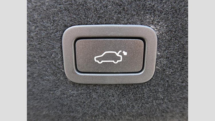 2016 認定中古車 Jaguar XF Yulong White ガソリン S