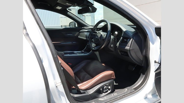 2016 認定中古車 Jaguar XF Yulong White ガソリン S