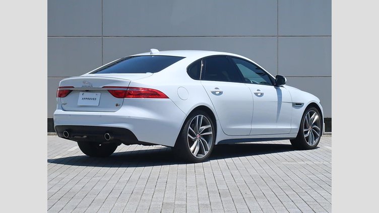 2016 認定中古車 Jaguar XF Yulong White ガソリン S