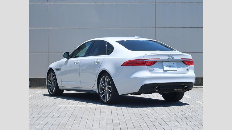 2016 認定中古車 Jaguar XF Yulong White ガソリン S