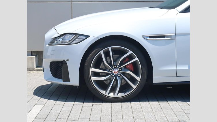 2016 認定中古車 Jaguar XF Yulong White ガソリン S