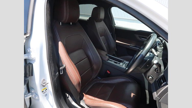 2016 認定中古車 Jaguar XF Yulong White ガソリン S