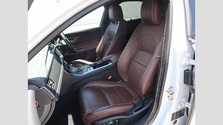 2016 認定中古車 Jaguar XF Yulong White ガソリン S