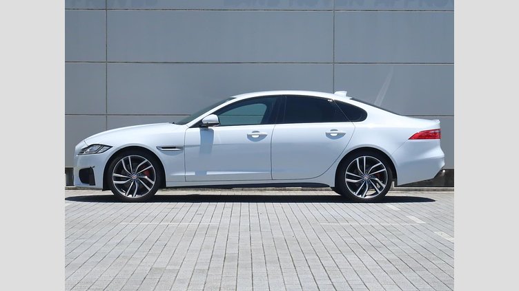 2016 認定中古車 Jaguar XF Yulong White ガソリン S