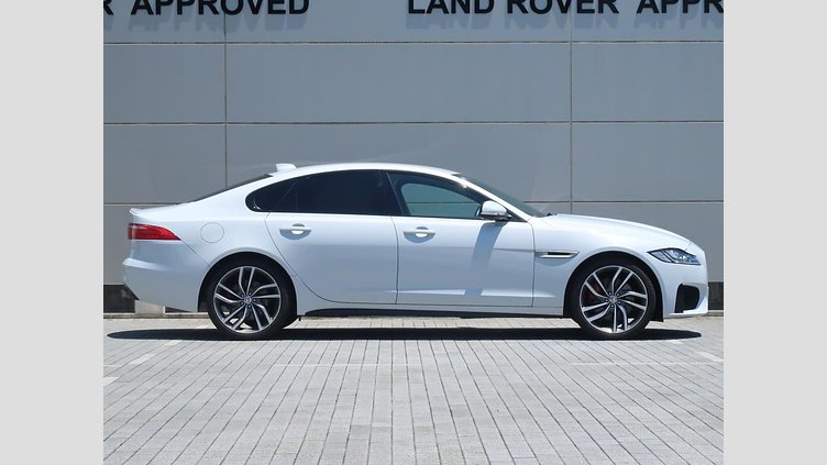 2016 認定中古車 Jaguar XF Yulong White ガソリン S