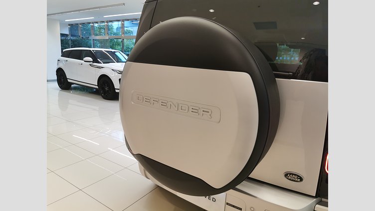 2023 認定中古車 Land Rover Defender 110 ハクバシルバー D300 AWD（AT） S