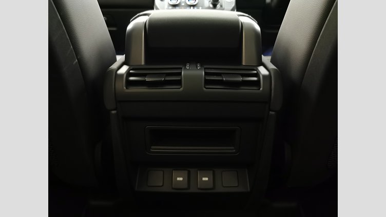 2023 認定中古車 Land Rover Defender 110 ハクバシルバー D300 AWD（AT） S