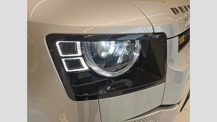 2023 認定中古車 Land Rover Defender 110 ハクバシルバー D300 AWD（AT） S
