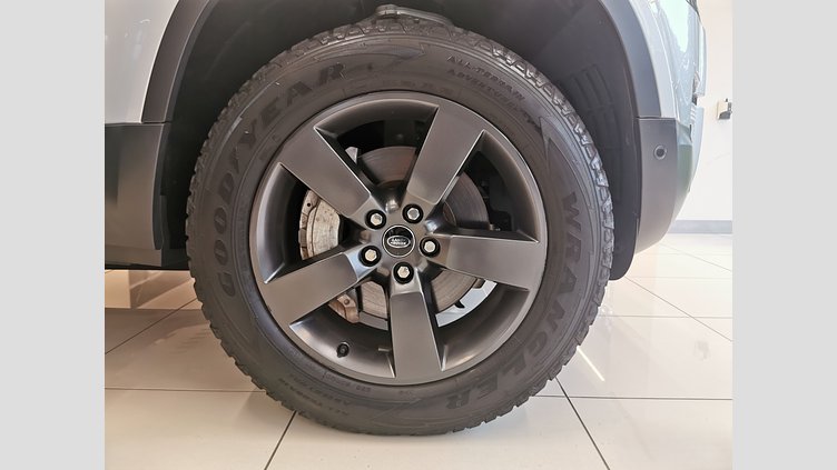 2023 認定中古車 Land Rover Defender 110 ハクバシルバー D300 AWD（AT） S