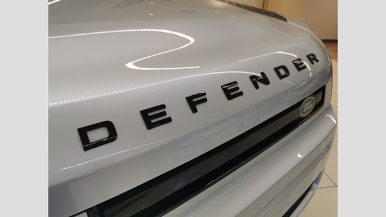 2023 認定中古車 Land Rover Defender 110 ハクバシルバー D300 AWD（AT） S