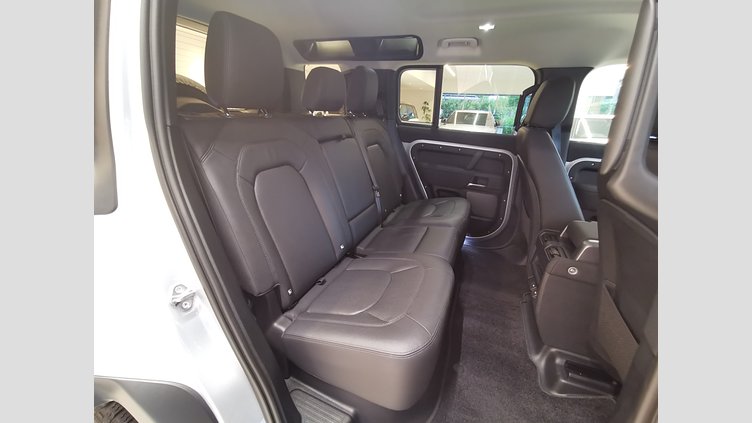 2023 認定中古車 Land Rover Defender 110 ハクバシルバー D300 AWD（AT） S