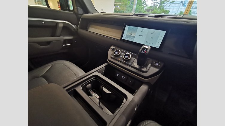 2023 認定中古車 Land Rover Defender 110 ハクバシルバー D300 AWD（AT） S