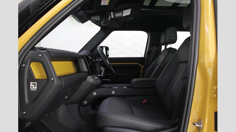 2025 อนุมัติ Land Rover Defender 110 Deep Sandglow Yellow Petrol Plug-in Electric Hybrid Trophy Edition in Deep Sandglow Yellow