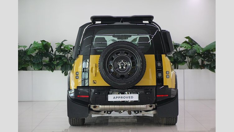 2025 อนุมัติ Land Rover Defender 110 Deep Sandglow Yellow Petrol Plug-in Electric Hybrid Trophy Edition in Deep Sandglow Yellow