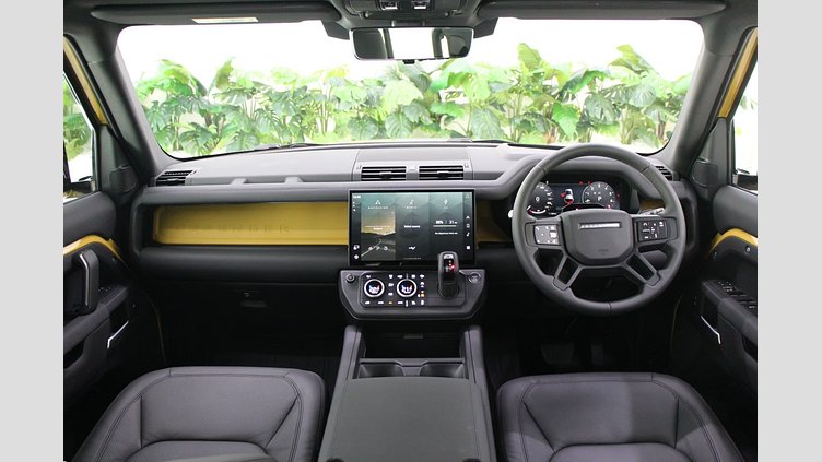 2025 อนุมัติ Land Rover Defender 110 Deep Sandglow Yellow Petrol Plug-in Electric Hybrid Trophy Edition in Deep Sandglow Yellow