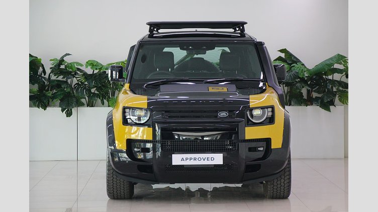 2025 อนุมัติ Land Rover Defender 110 Deep Sandglow Yellow Petrol Plug-in Electric Hybrid Trophy Edition in Deep Sandglow Yellow