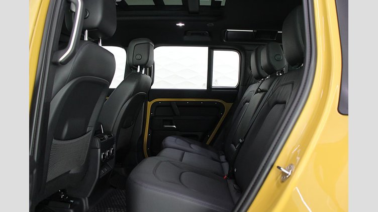 2025 อนุมัติ Land Rover Defender 110 Deep Sandglow Yellow Petrol Plug-in Electric Hybrid Trophy Edition in Deep Sandglow Yellow