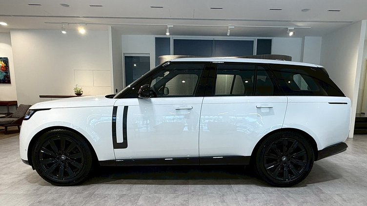 2025 新車 Land Rover Range Rover Ostuni Pearl White P400 標準軸距 SE