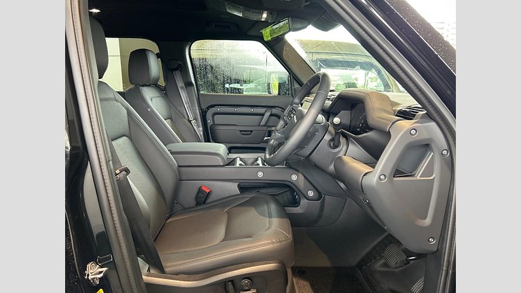 2025 認定中古車 Land Rover Defender 110 サントリーニブラック D350 ディーゼルマイルドハイブリッド X-Dynamic SE