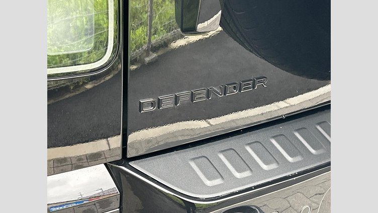 2025 認定中古車 Land Rover Defender 110 サントリーニブラック D350 ディーゼルマイルドハイブリッド X-Dynamic SE
