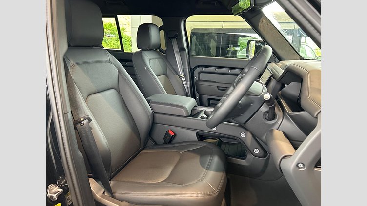2025 認定中古車 Land Rover Defender 110 サントリーニブラック D350 ディーゼルマイルドハイブリッド X-Dynamic SE