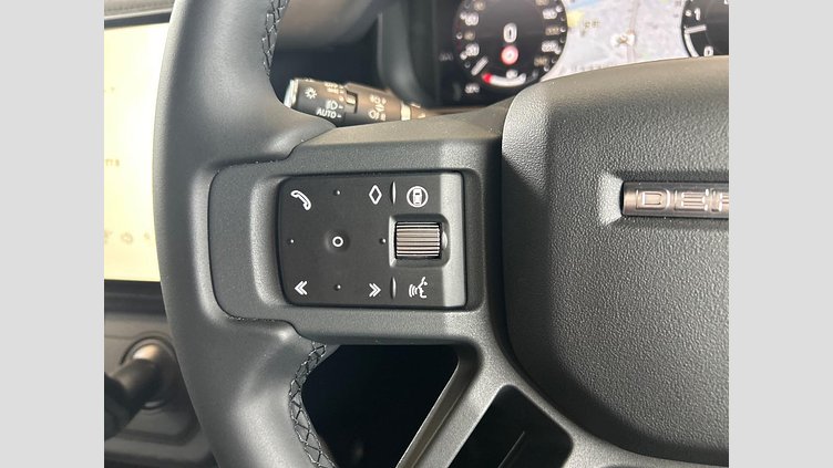 2025 認定中古車 Land Rover Defender 110 サントリーニブラック D350 ディーゼルマイルドハイブリッド X-Dynamic SE