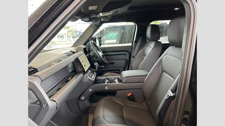 2025 認定中古車 Land Rover Defender 110 サントリーニブラック D350 ディーゼルマイルドハイブリッド X-Dynamic SE