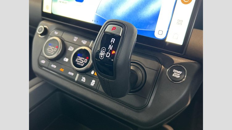 2025 認定中古車 Land Rover Defender 110 サントリーニブラック D350 ディーゼルマイルドハイブリッド X-Dynamic SE