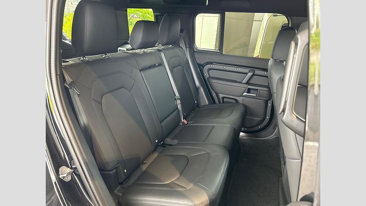 2025 認定中古車 Land Rover Defender 110 サントリーニブラック D350 ディーゼルマイルドハイブリッド X-Dynamic SE