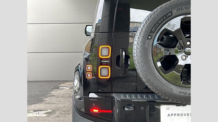 2025 認定中古車 Land Rover Defender 110 サントリーニブラック D350 ディーゼルマイルドハイブリッド X-Dynamic SE