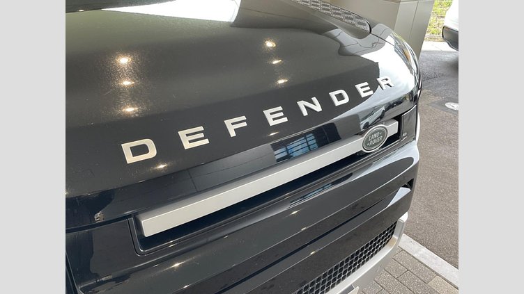 2024 認定中古車 Land Rover Defender 110 サントリーニブラック D300 AWD（AT） S