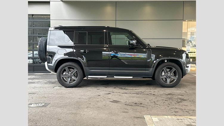 2024 認定中古車 Land Rover Defender 110 サントリーニブラック D300 AWD（AT） S