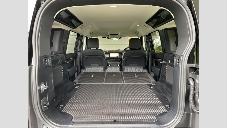 2024 認定中古車 Land Rover Defender 110 サントリーニブラック D300 AWD（AT） S
