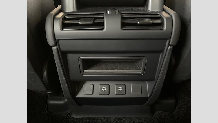 2024 認定中古車 Land Rover Defender 110 サントリーニブラック D300 AWD（AT） S