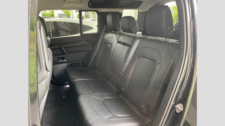 2024 認定中古車 Land Rover Defender 110 サントリーニブラック D300 AWD（AT） S