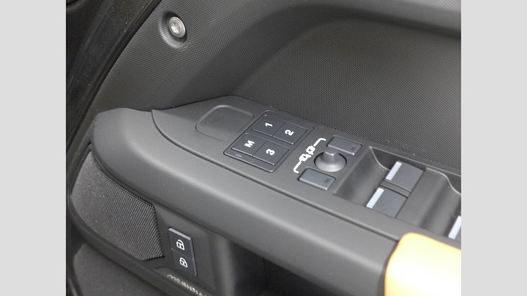 2025 認定中古車 Land Rover Defender 110 カルパチアングレイ D350 ディーゼルマイルドハイブリッド X-Dynamic HSE